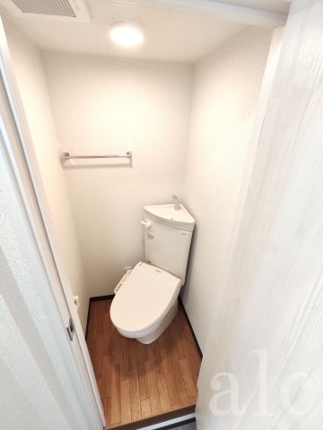 ＪＲ山手線 新大久保駅 徒歩10分 3階建 築37年のトイレ写真
