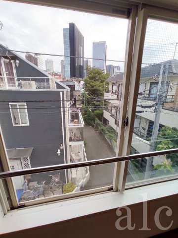 ＪＲ山手線 新大久保駅 徒歩10分 3階建 築37年の内装写真
