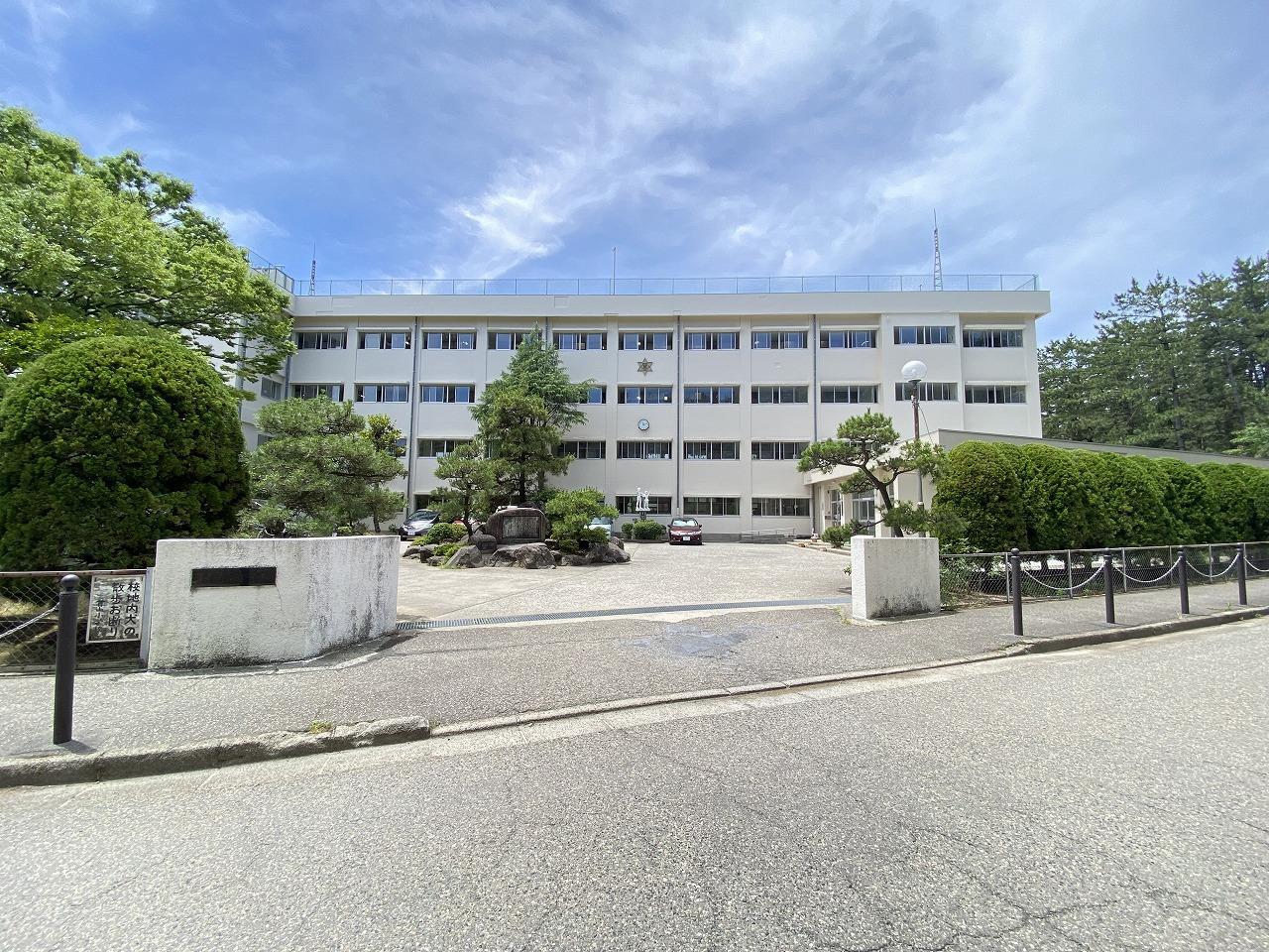小学校　新潟市立青山小学校（小学校）まで691m