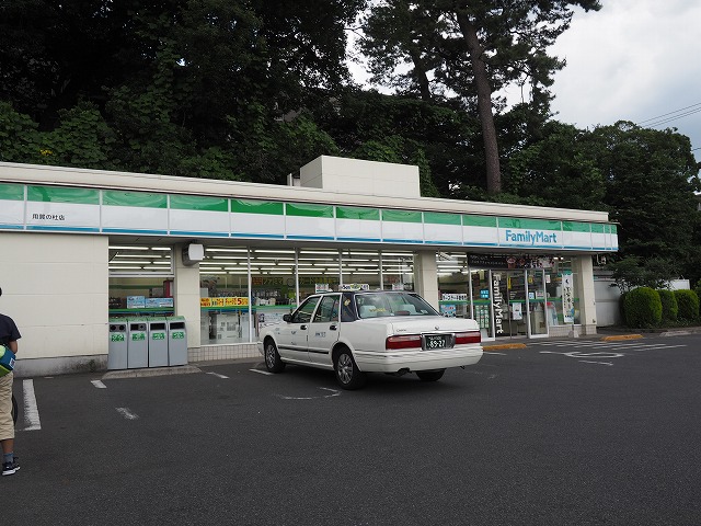 コンビニ　ファミリーマート 用賀の杜店（コンビニ）まで299m