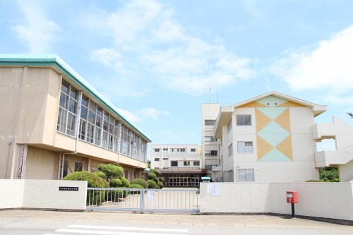 小学校　牛久市立神谷小学校（小学校）まで1112m