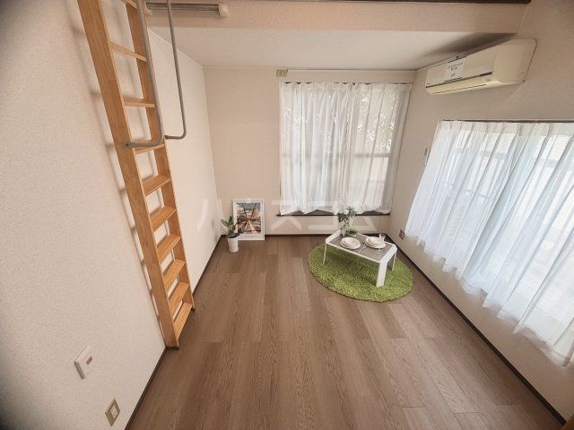 アパートメゾン明和の居間写真