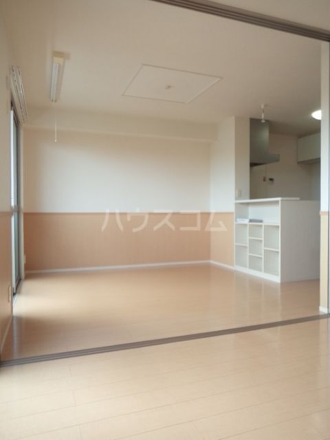 プライムガーデンAの居間写真