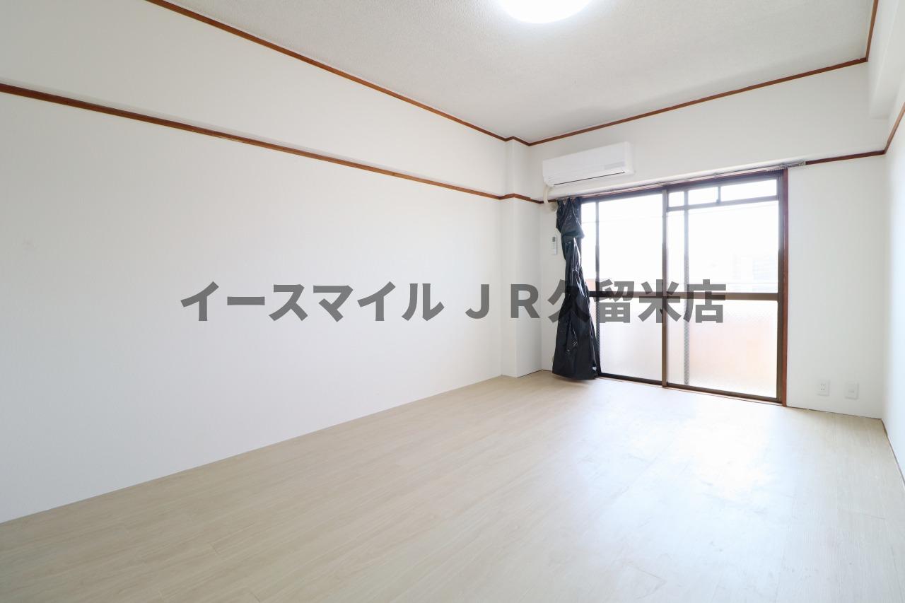 西鉄天神大牟田線 櫛原駅 徒歩2分 4階建 築42年の居間写真