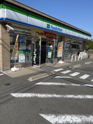 コンビニ　ファミリーマート 中川西伏屋店（コンビニ）まで550m