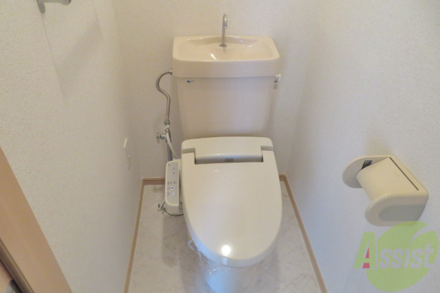 トイレ　トイレには、嬉しいウォシュレット付きですよ。