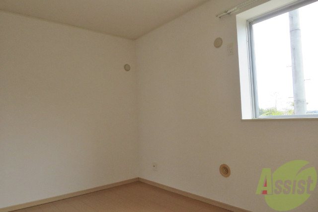 その他部屋・スペース　６帖の洋室です。お休みはこちらでどうぞ。