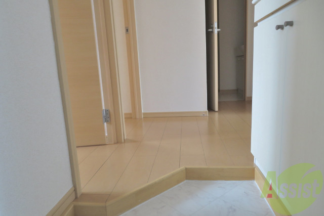 玄関　玄関から撮影しました。お部屋がすぐに見えないので安心です。