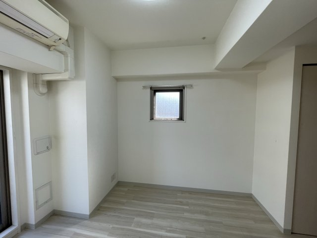 居室・リビング　同建物反転タイプを表示しています
