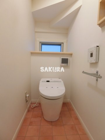 トイレ　落ち着いた色調のトイレです♪