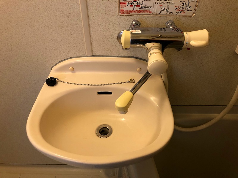 洗面設備　ゆったりとスペースのある洗面所