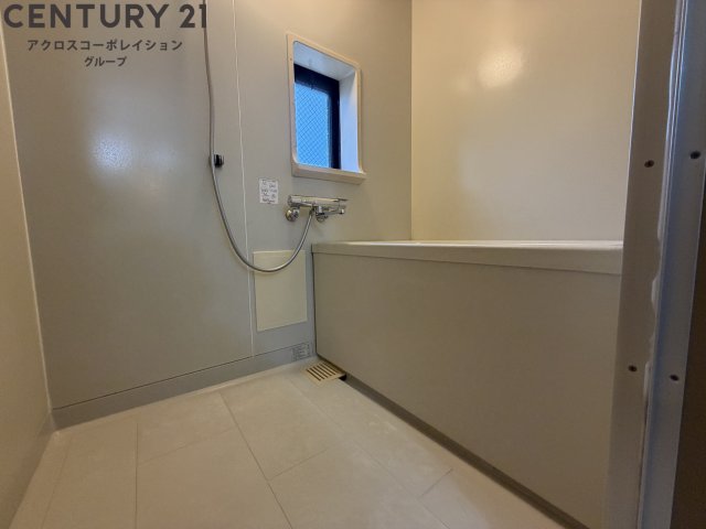 バス・シャワールーム　約1坪サイズのお風呂で足を伸ばして入浴できます☆