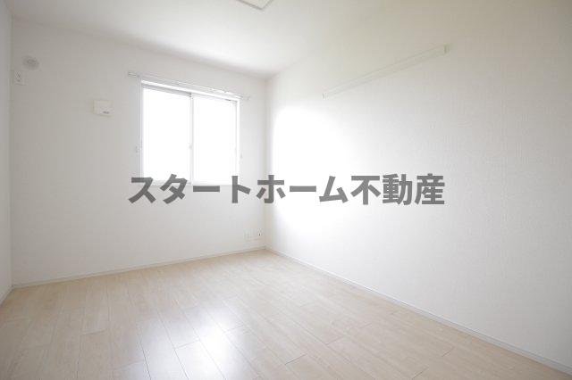 その他部屋・スペース　開放的な寝室です