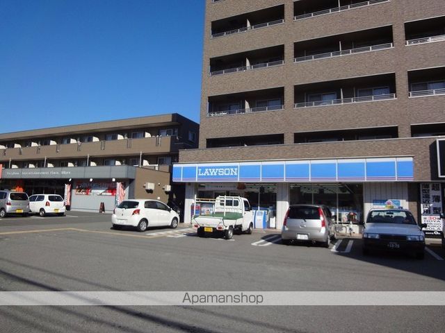 コンビニ　ローソン（コンビニ）まで977m