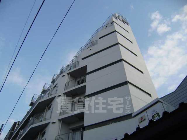 大阪市淀川区十三東のマンションの建物外観