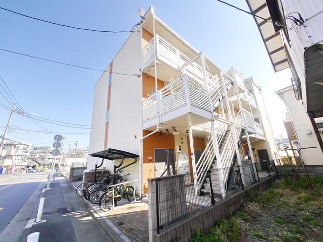 【川崎市中原区宮内のマンションの建物外観】