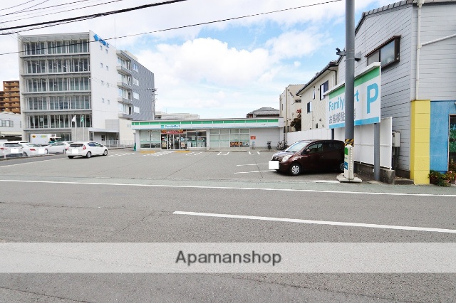 コンビニ　ファミリーマート中前川町店（コンビニ）まで326m