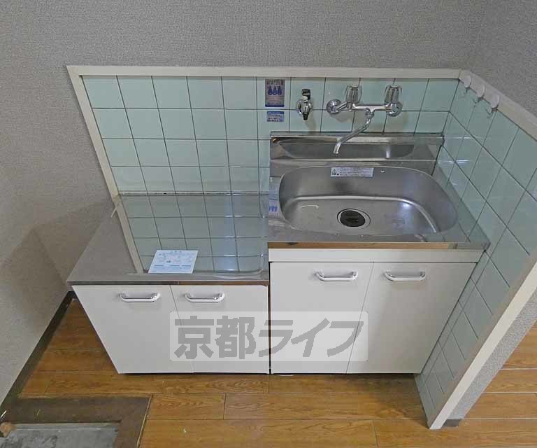 【京都市北区平野上柳町のアパートのキッチン】
