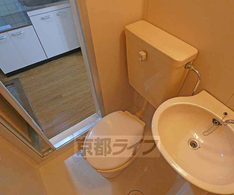【京都市北区平野上柳町のアパートのトイレ】