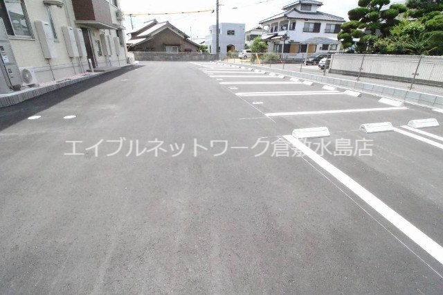 【ベイ　ブランシェ中島の駐車場】