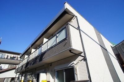 川口市本町のアパートの建物外観