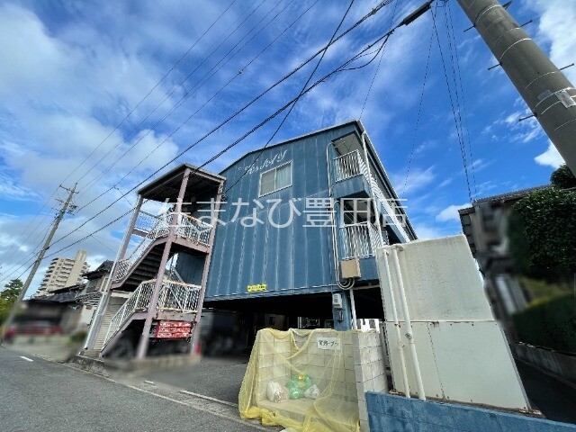 刈谷市池田町のアパートの建物外観