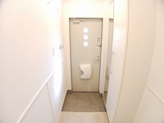 【木津川市加茂町里のアパートの玄関】