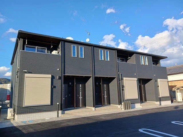 【木津川市加茂町里のアパートの建物外観】
