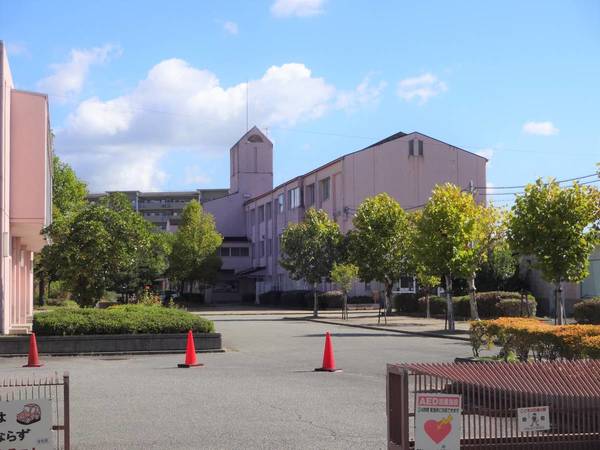 【ビレッジハウス沢野本1号棟の小学校】