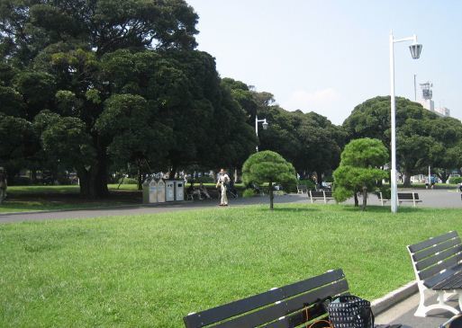 【リブゼ横浜南参番館の公園】