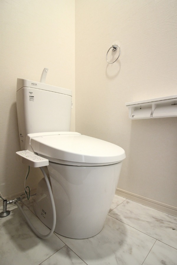 トイレ　トイレ温水洗浄便座