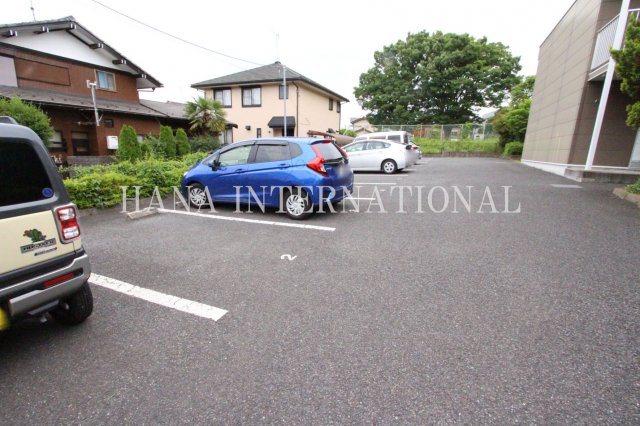 【町田市常盤町のアパートの駐車場】