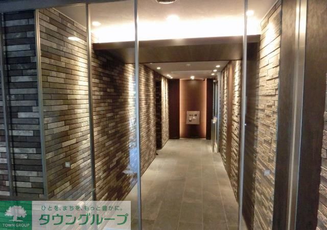 【新宿区市谷加賀町のマンションのロビー】