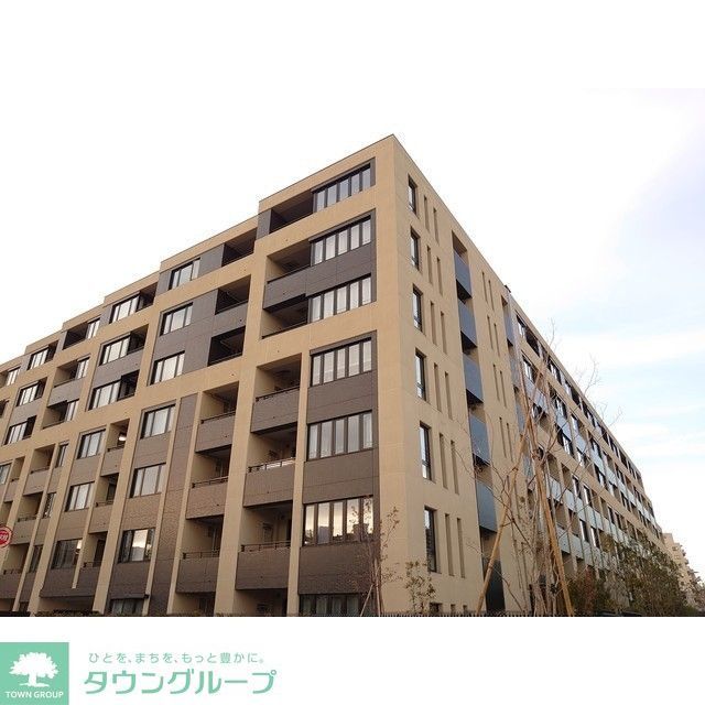 【新宿区市谷加賀町のマンションの建物外観】