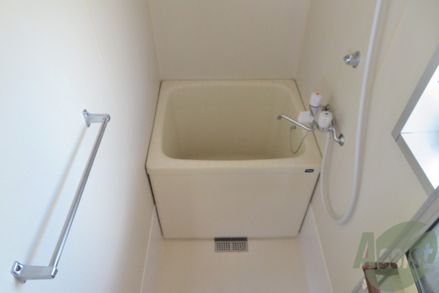 バス・シャワールーム　バスは狭いですがキレイで清潔感がありました。