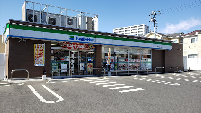 コンビニ　ファミリーマート 秦野本町二丁目店（コンビニ）まで155m