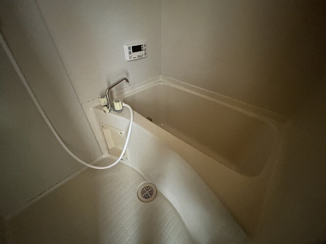 バス・シャワールーム　追い焚き付きのお風呂です。