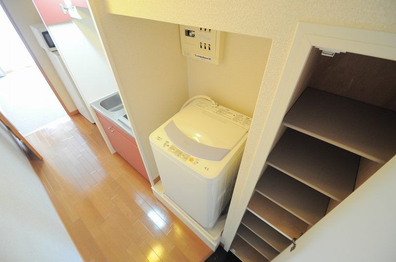 玄関　仕様・設備は現況と異なる場合があります（現況優先）