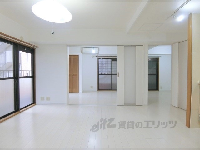 居室・リビング　リビング