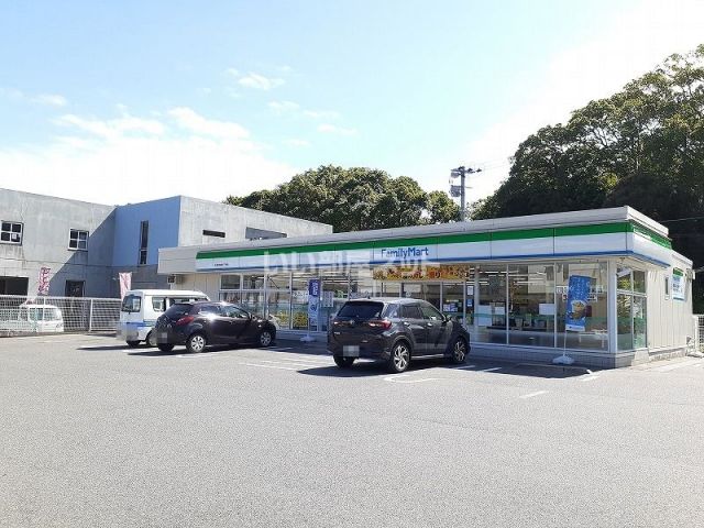 コンビニ　ファミリーマート　小倉中吉田六丁目店（コンビニ）まで488m