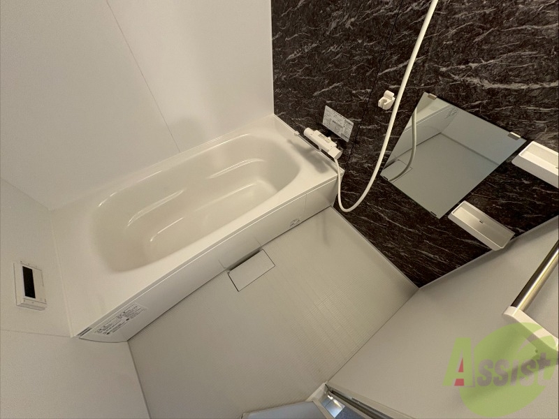 バス・シャワールーム　お風呂になります。一日の疲れを癒してくださいね。