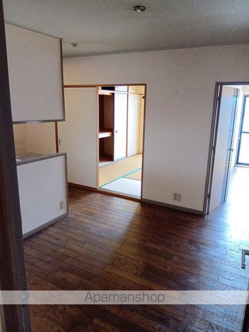 Wajima小雑賀マンションの居間写真