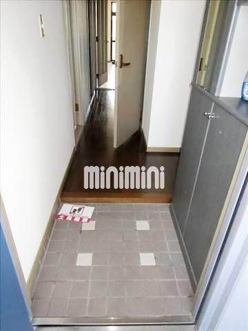 玄関　下駄箱付きの玄関です