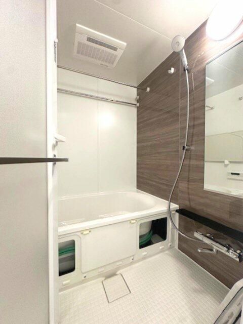 バス・シャワールーム　落ち着いた空間のお風呂です