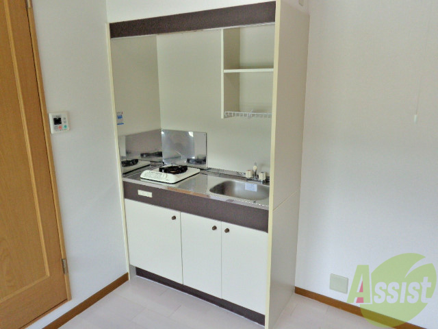 キッチン　一人暮らしにピッタリサイズ掃除もらくらくです。