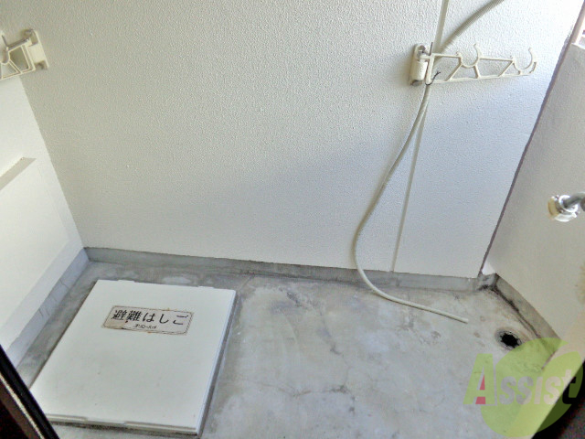 バルコニー　洗濯が終わったら１歩も歩くことなく洗濯物が干せます。