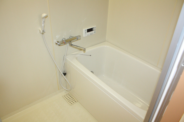 バス・シャワールーム　追炊き機能も充実しているので水道代の節約にもなります。