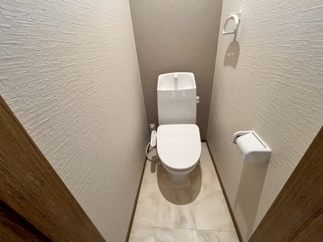 トイレ　温水洗浄便座付きトイレ