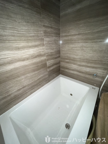 バス・シャワールーム　工事中（２０２３年２月３日時点）の１０２号の写真です。内装・