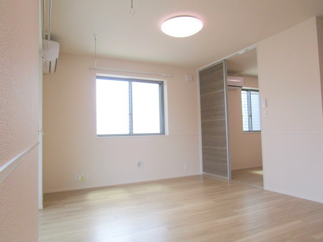 居室・リビング　★リビング／別号室写真★